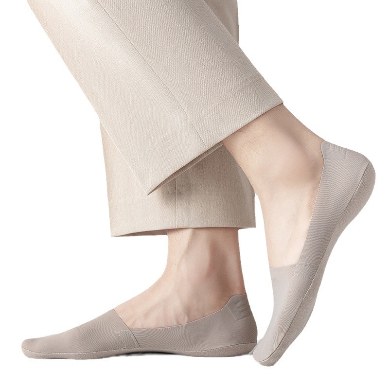 Darn Tough Kalın Çoraplar ve Gösterişsiz Çoraplar: Hangisini Giymelisiniz?